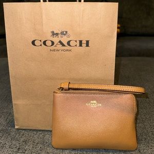 **SOLD**Coach Corner Zip Wristlet in Soft Brown!